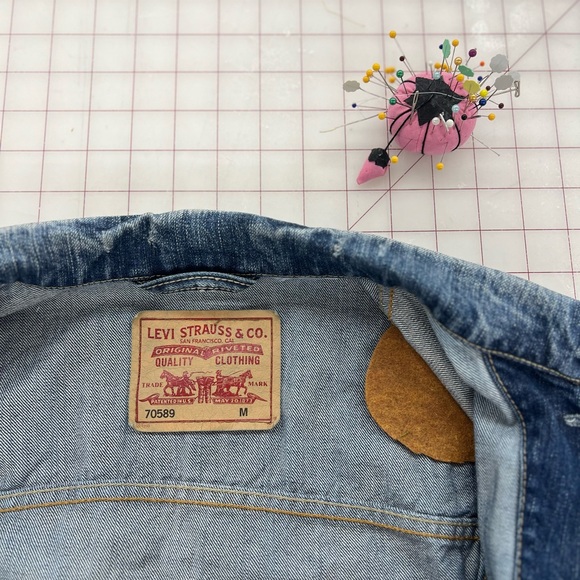Hand Embroidered Levi’s Jean Jacket One-Of-a-Kind - Picture 4 of 7